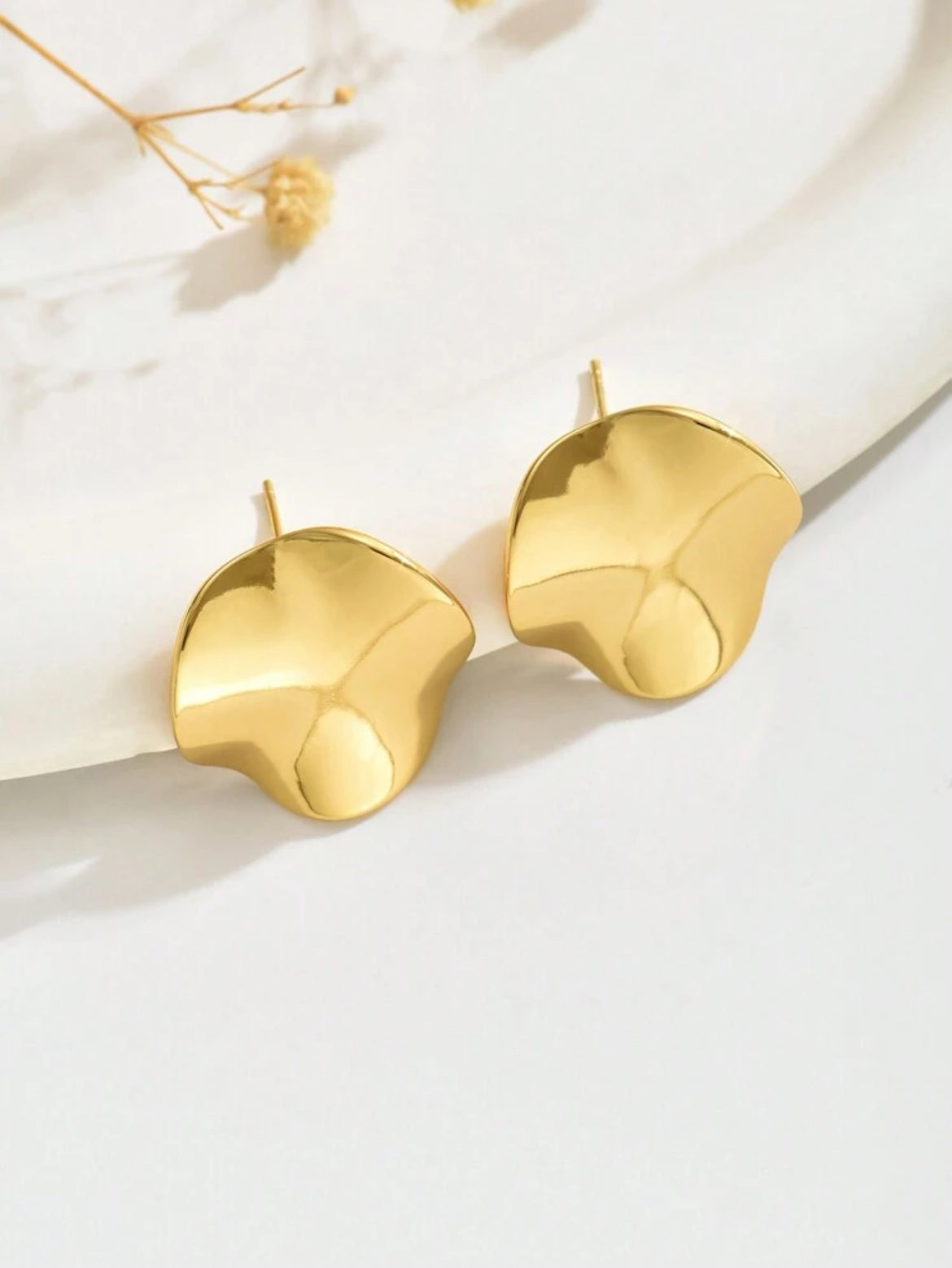 1052-Aretes