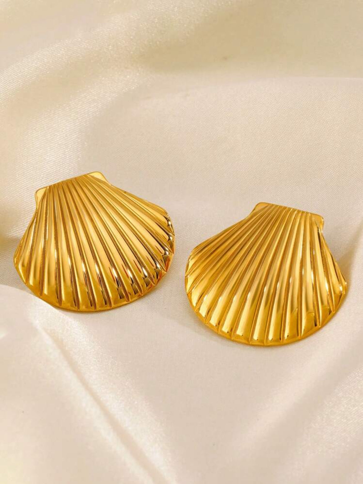6106-Aretes