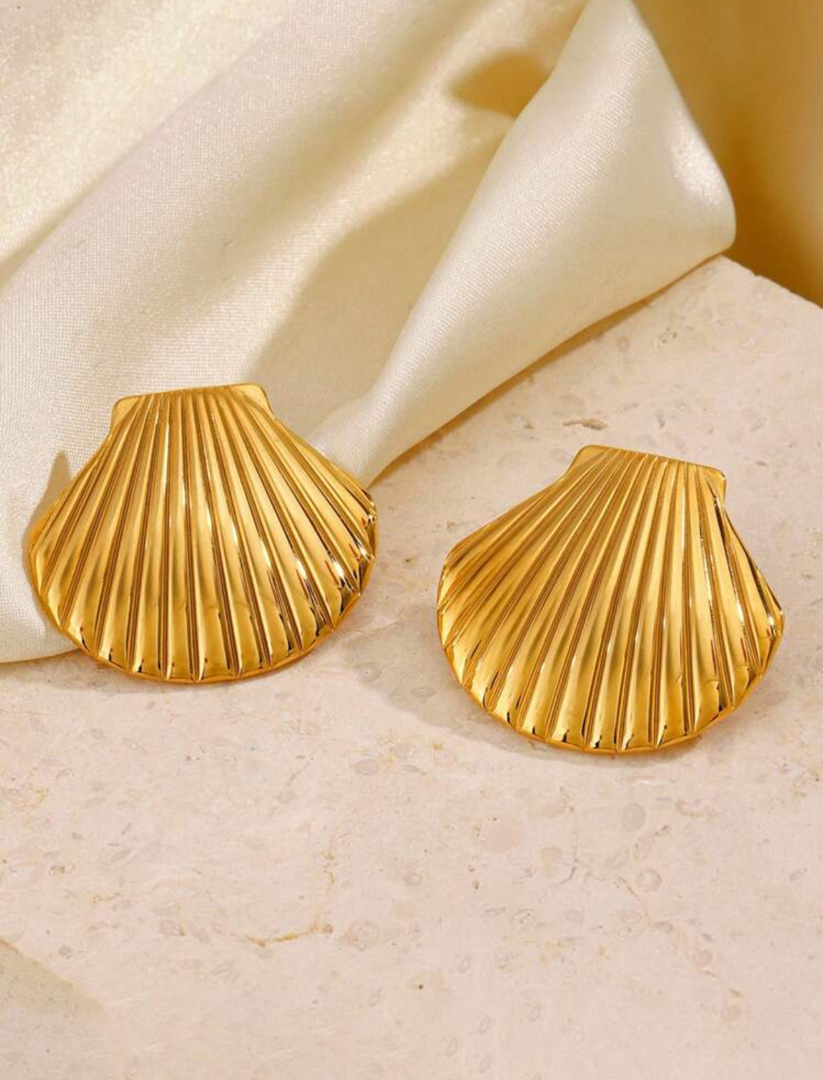 6106-Aretes