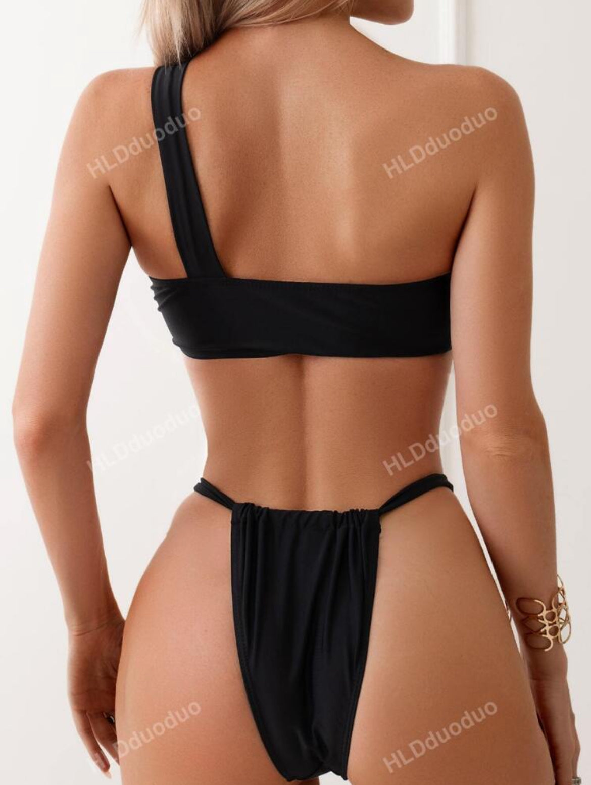 Bañador bikini tanga unicolor de un hombro