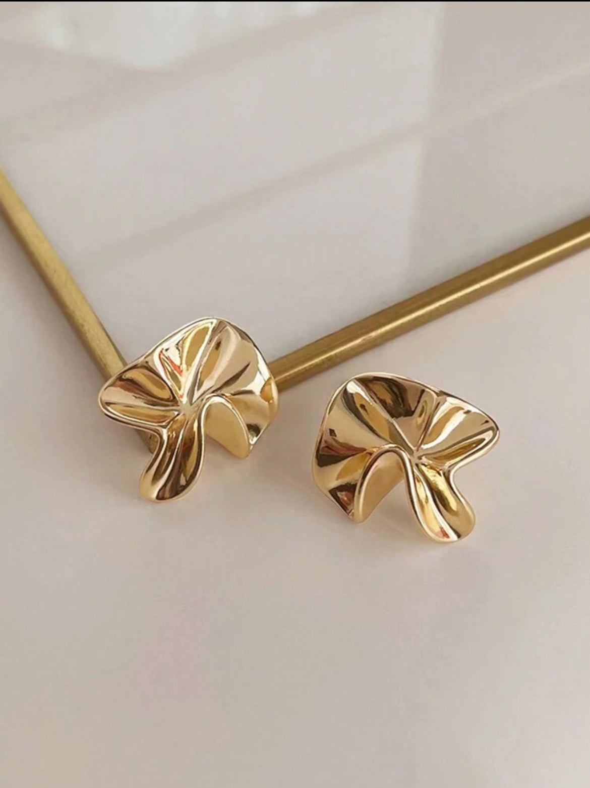 4184-Aretes
